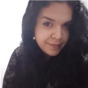Profesora de Diseño Gráfico imparte clases a personas de todas las edades con deseos de aprender